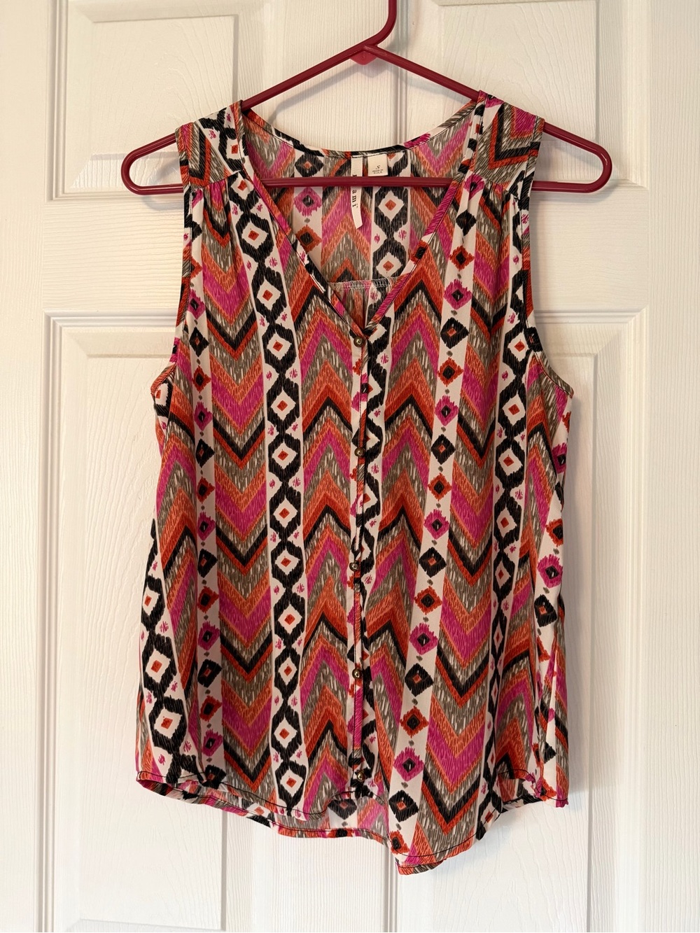 Sleeveless Pink & Orange Geo Print Button-Front Tank